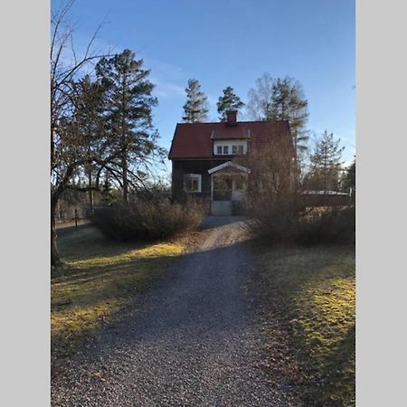 Egen Villa Pa Islandshaestgard Riddarhyttan Exterior photo