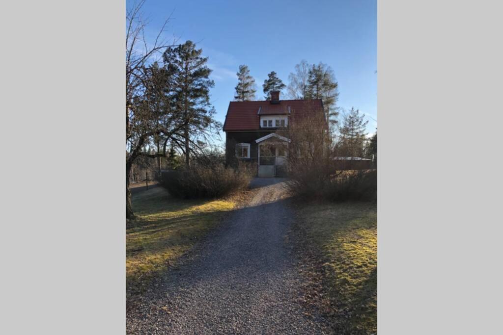 Egen Villa Pa Islandshaestgard Riddarhyttan Exterior photo